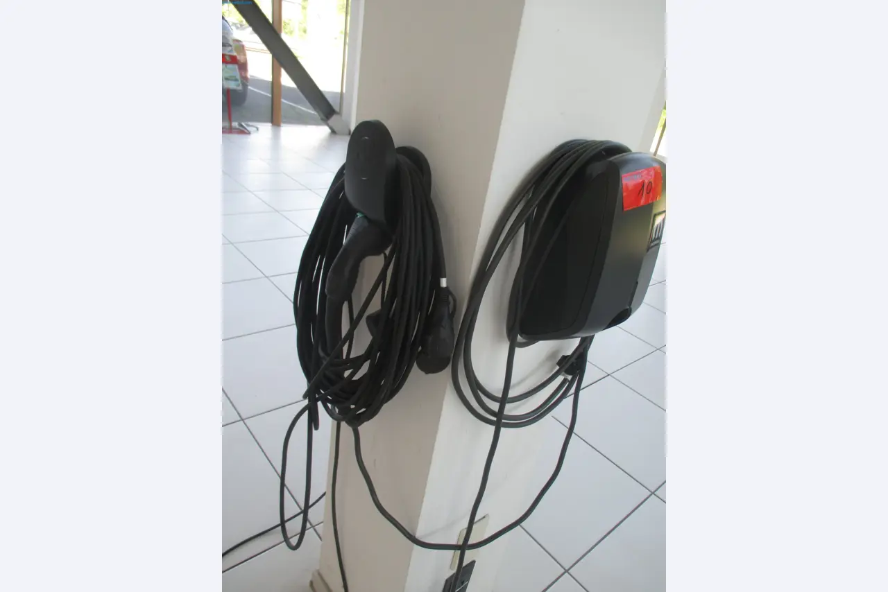 Passenger cars, electric cars, and automotive repair shop equipment at a Fiat dealership-3