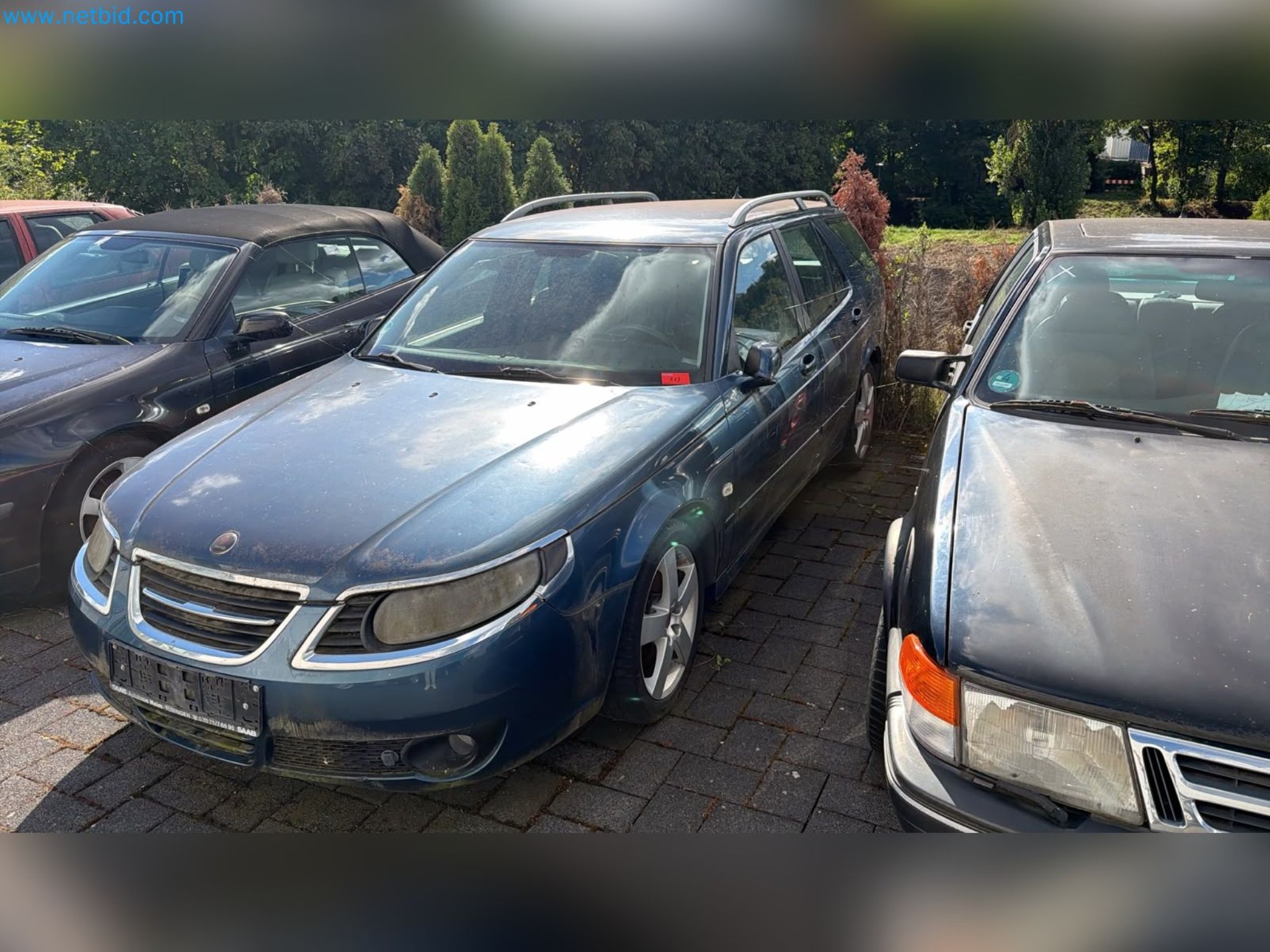 Passenger cars, electric cars, and automotive repair shop equipment at a Fiat dealership-1