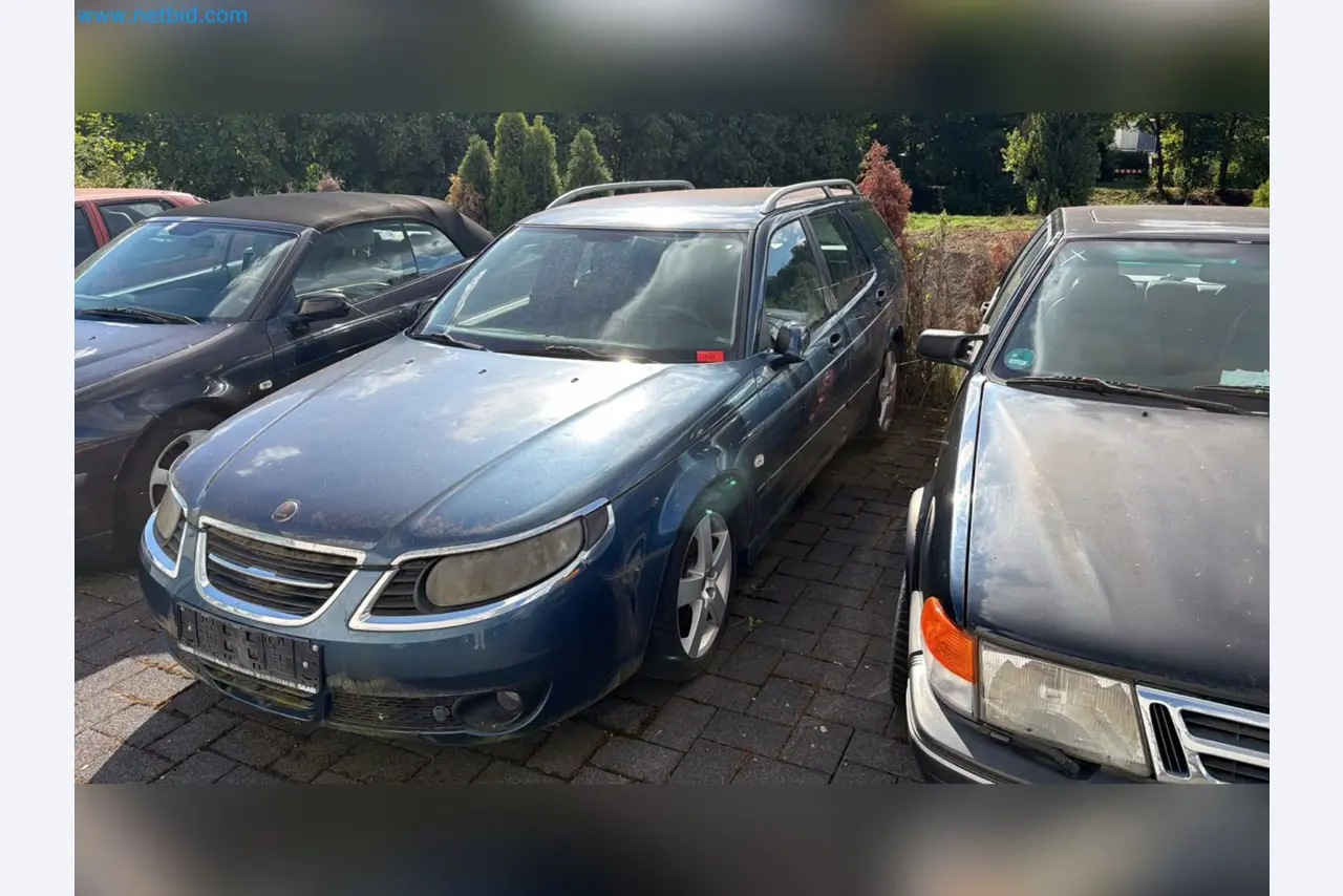 Passenger cars, electric cars, and automotive repair shop equipment at a Fiat dealership-1