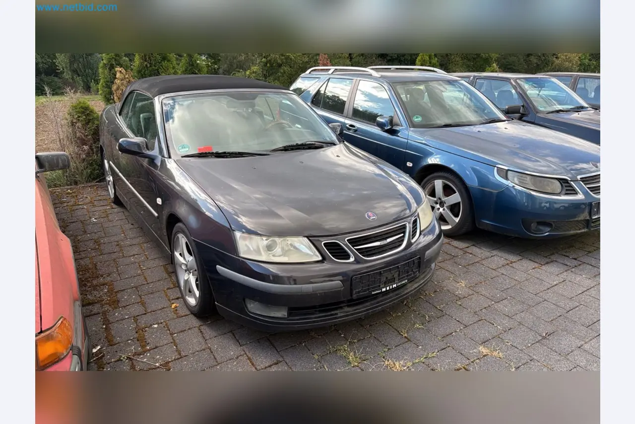 Passenger cars, electric cars, and automotive repair shop equipment at a Fiat dealership-1