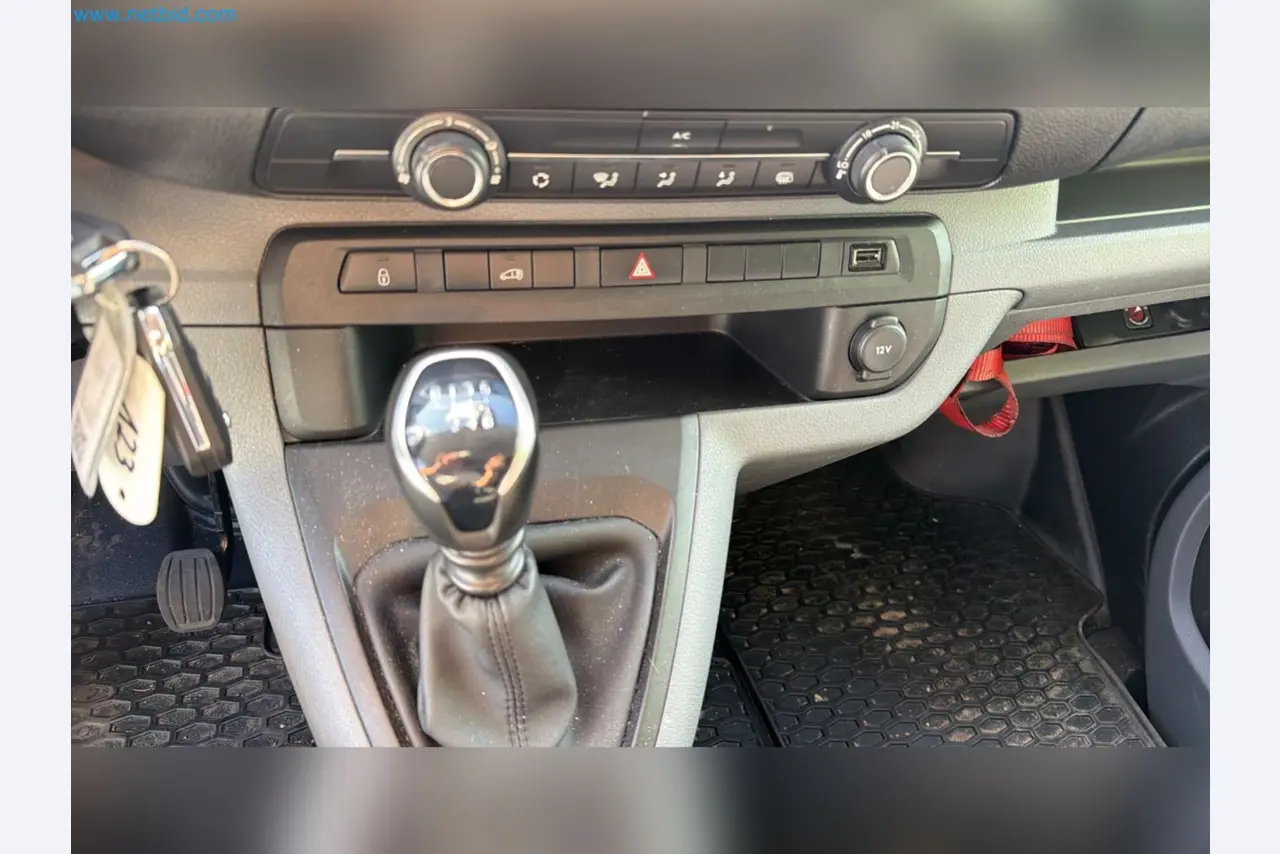 Passenger cars, electric cars, and automotive repair shop equipment at a Fiat dealership-13