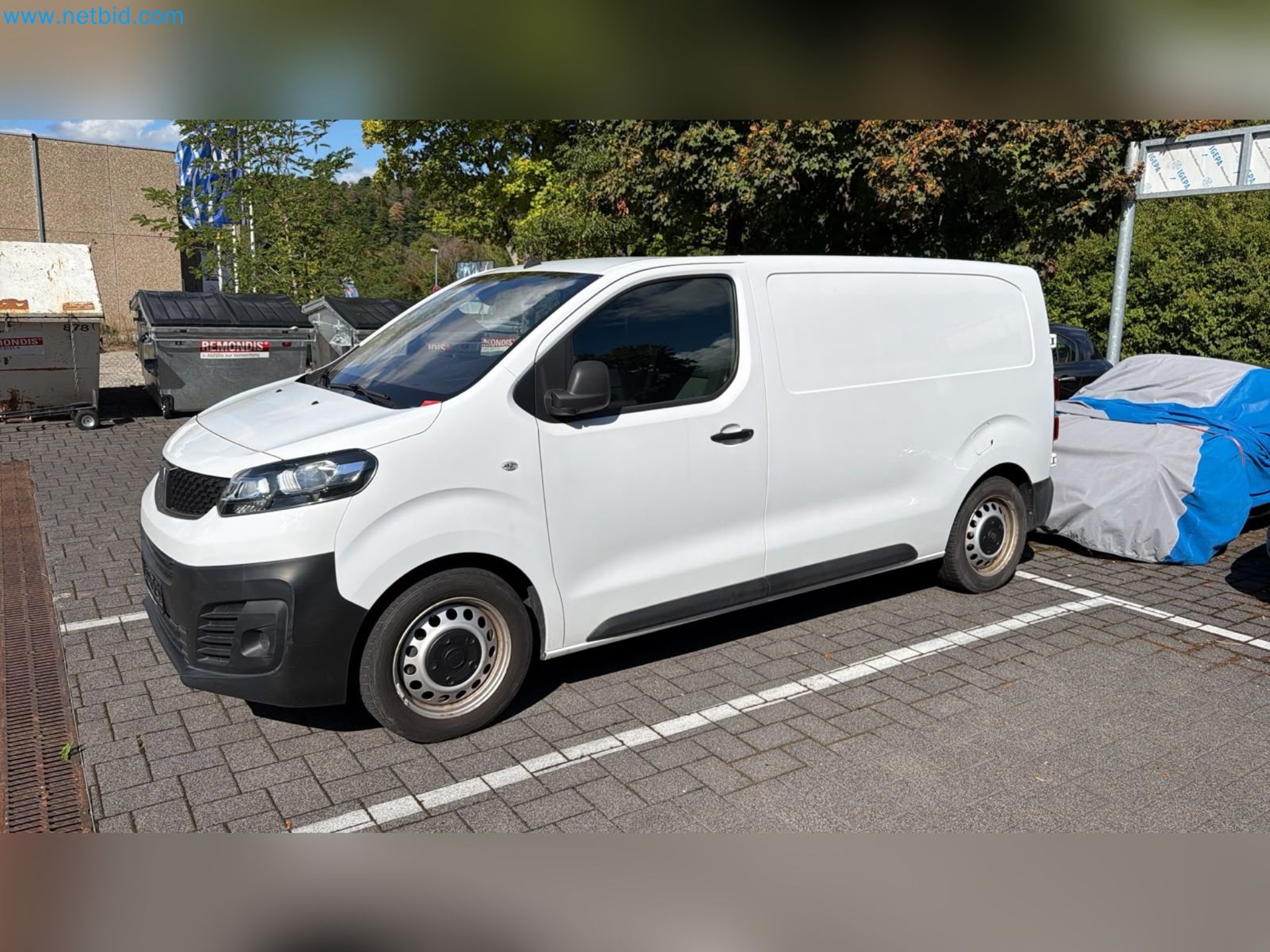 Passenger cars, electric cars, and automotive repair shop equipment at a Fiat dealership-7