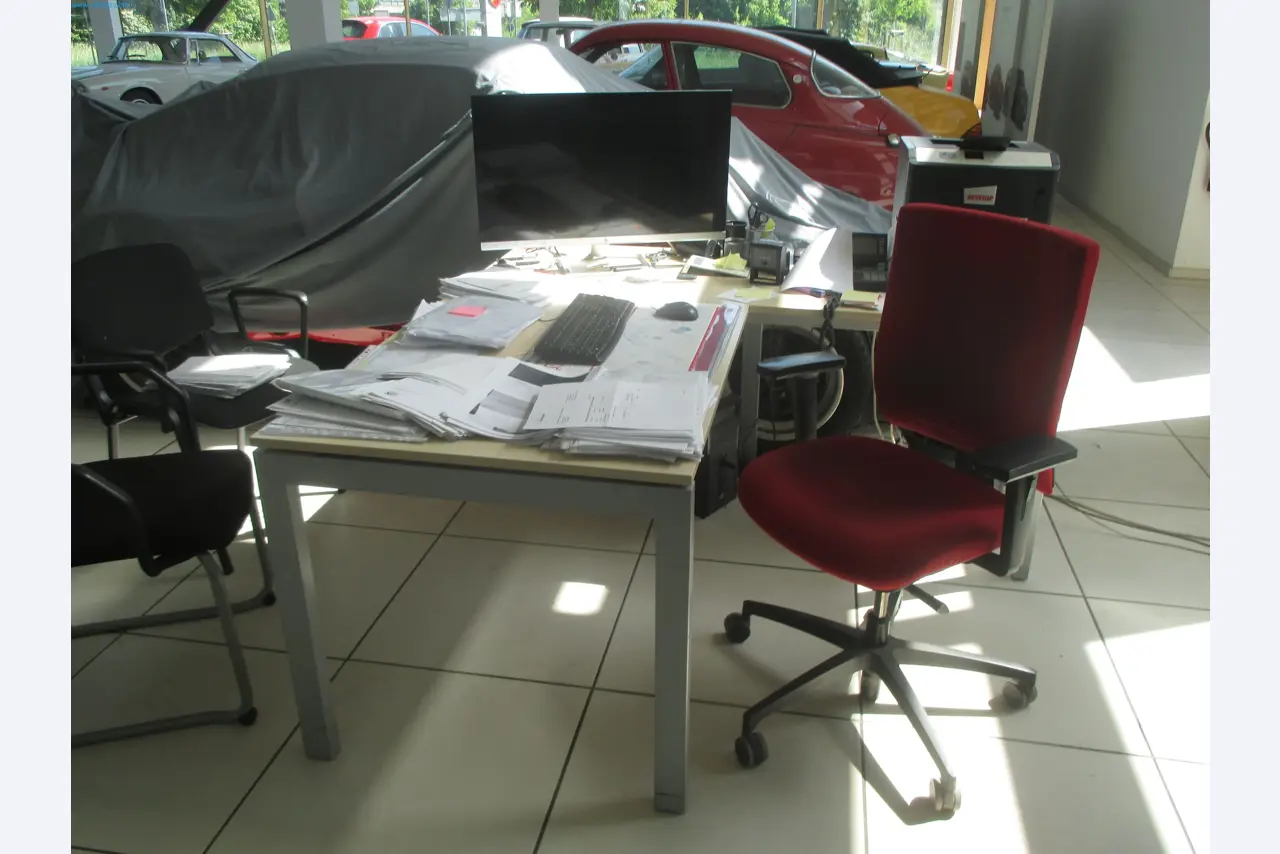 Passenger cars, electric cars, and automotive repair shop equipment at a Fiat dealership-3