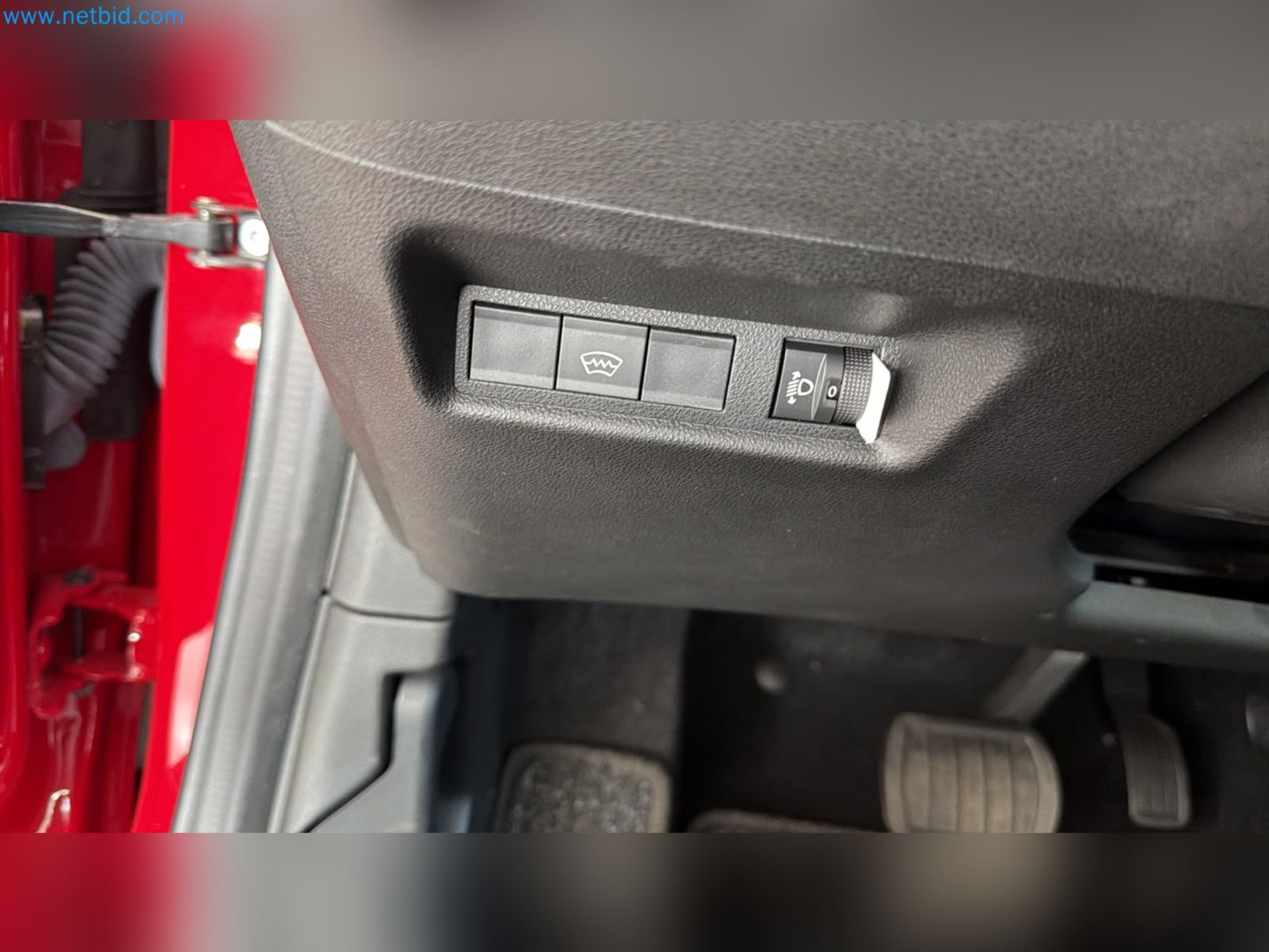 Passenger cars, electric cars, and automotive repair shop equipment at a Fiat dealership-5