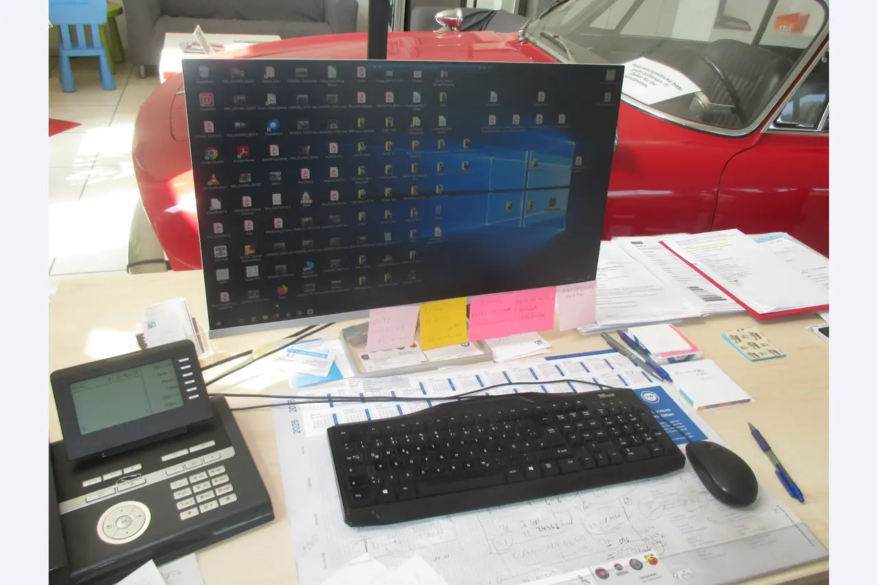 Passenger cars, electric cars, and automotive repair shop equipment at a Fiat dealership-1