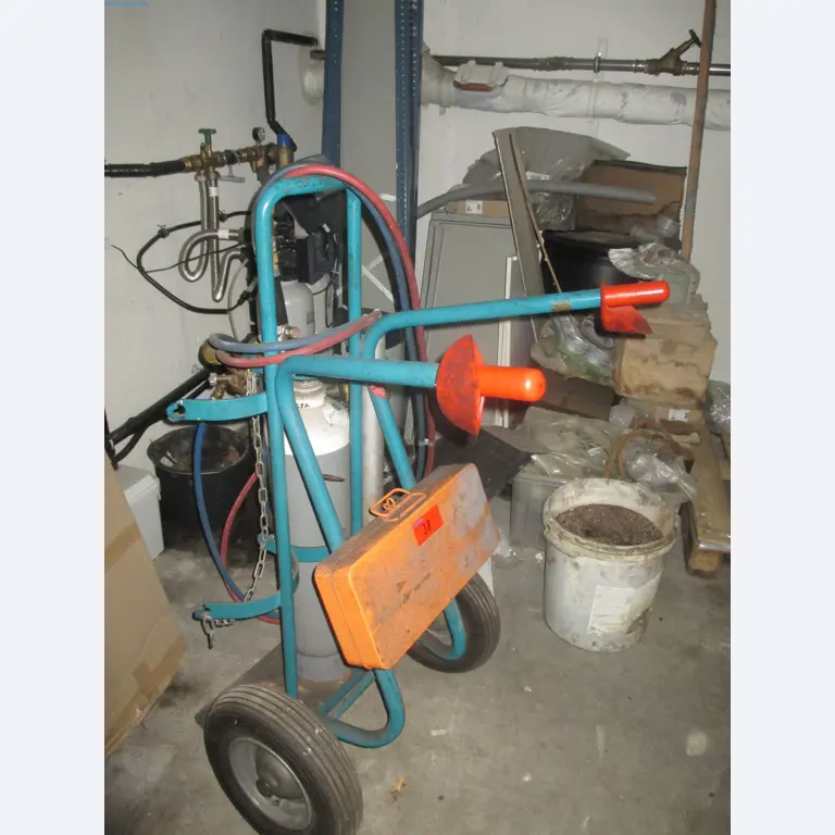 Passenger cars, electric cars, and automotive repair shop equipment at a Fiat dealership-1