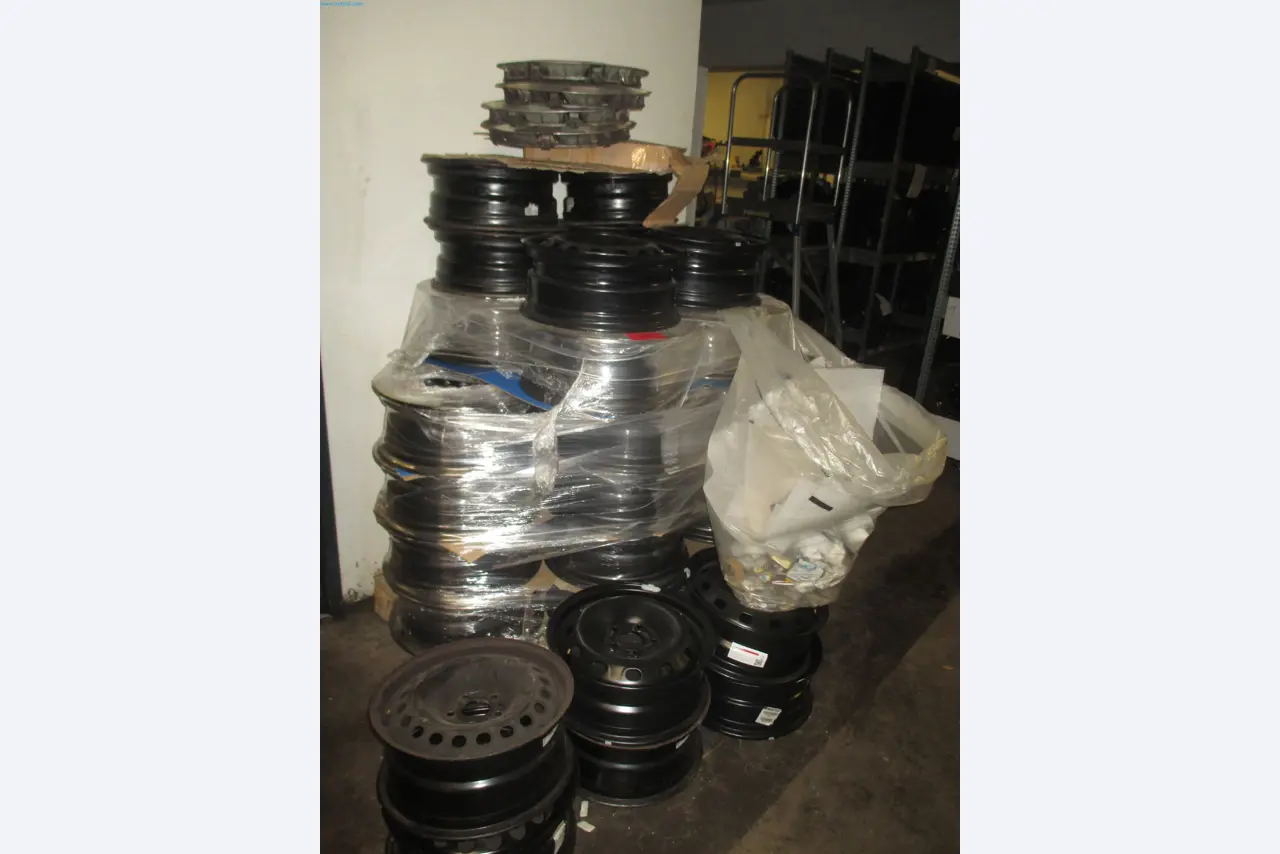 Passenger cars, electric cars, and automotive repair shop equipment at a Fiat dealership-1