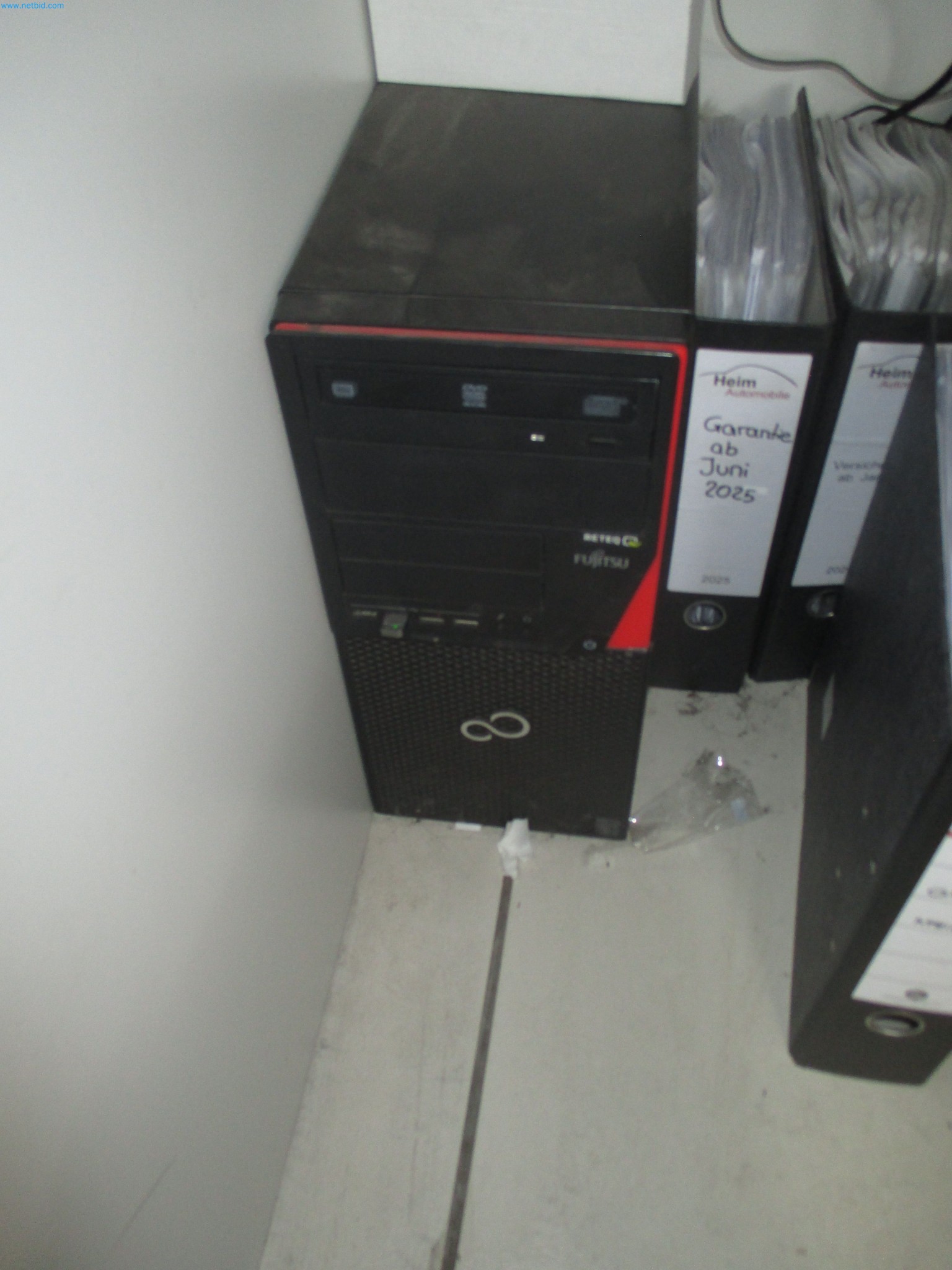 Passenger cars, electric cars, and automotive repair shop equipment at a Fiat dealership-5