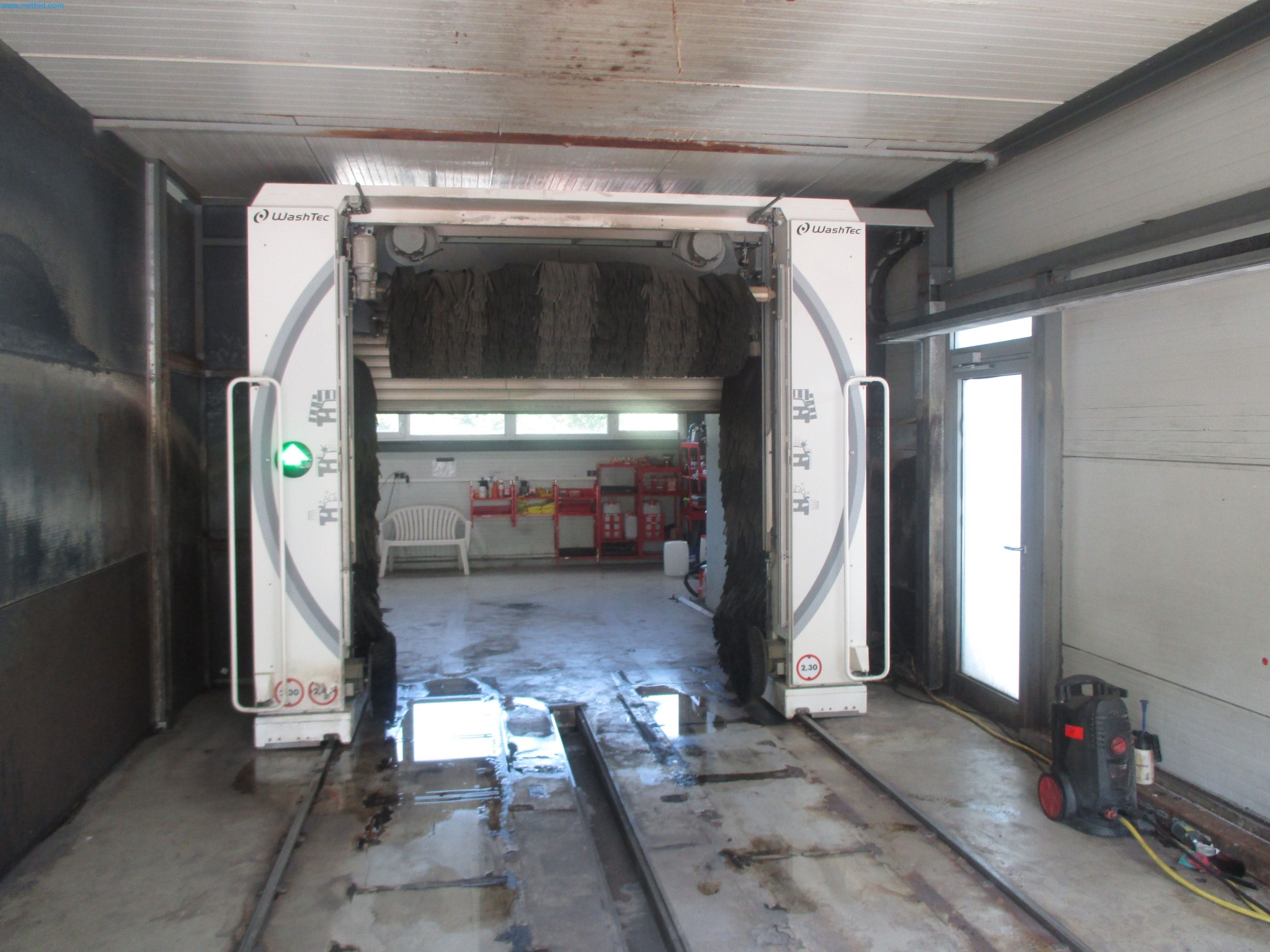 Passenger cars, electric cars, and automotive repair shop equipment at a Fiat dealership-1