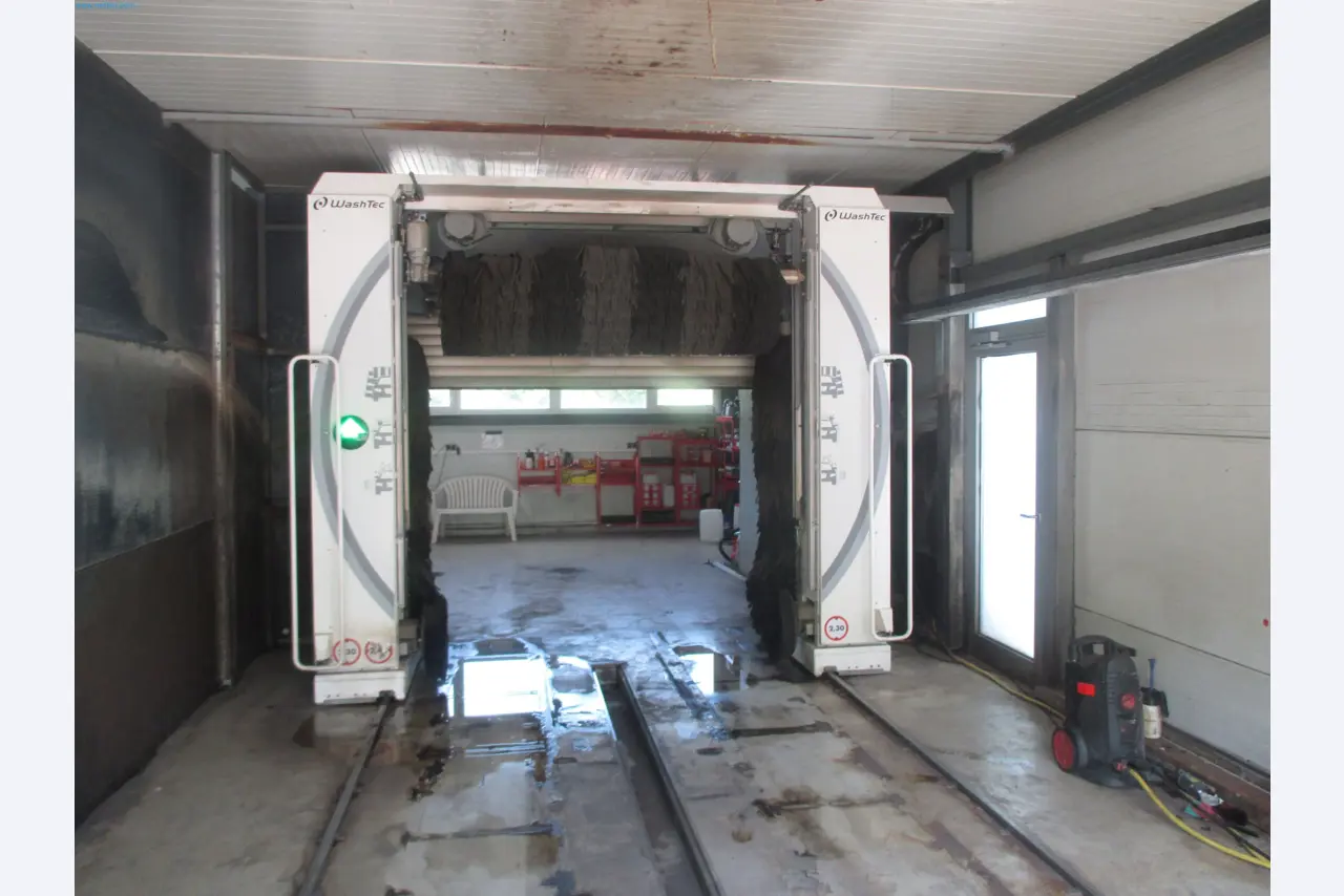 Passenger cars, electric cars, and automotive repair shop equipment at a Fiat dealership-1