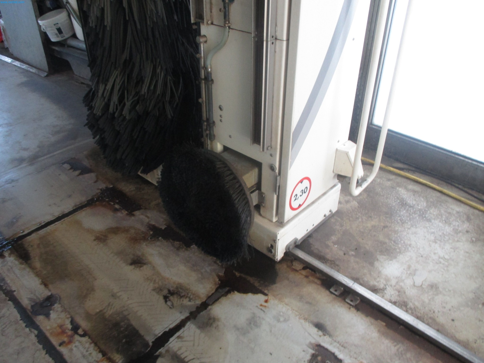 Passenger cars, electric cars, and automotive repair shop equipment at a Fiat dealership-5