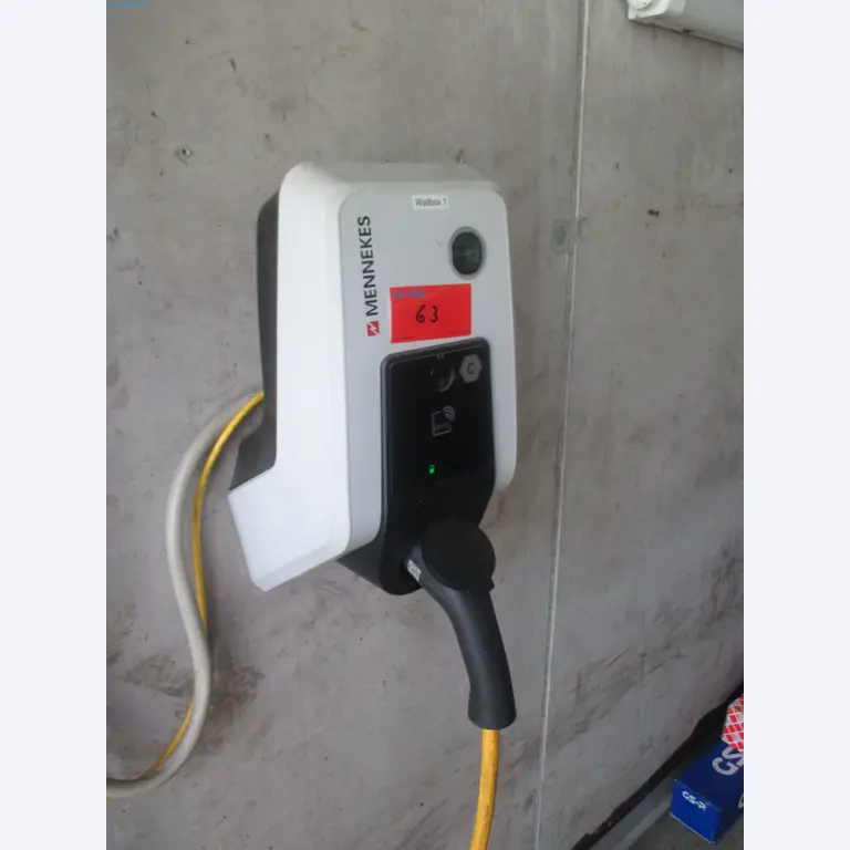Passenger cars, electric cars, and automotive repair shop equipment at a Fiat dealership-1
