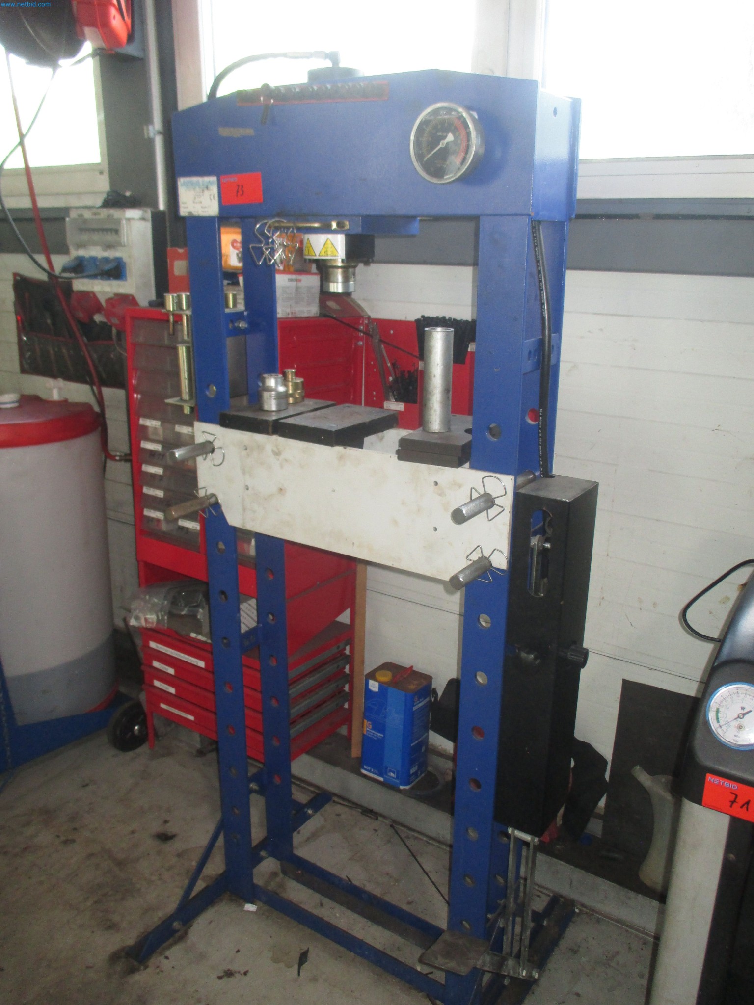 Passenger cars, electric cars, and automotive repair shop equipment at a Fiat dealership-2