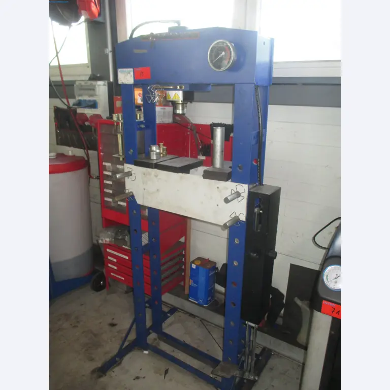 Passenger cars, electric cars, and automotive repair shop equipment at a Fiat dealership-2