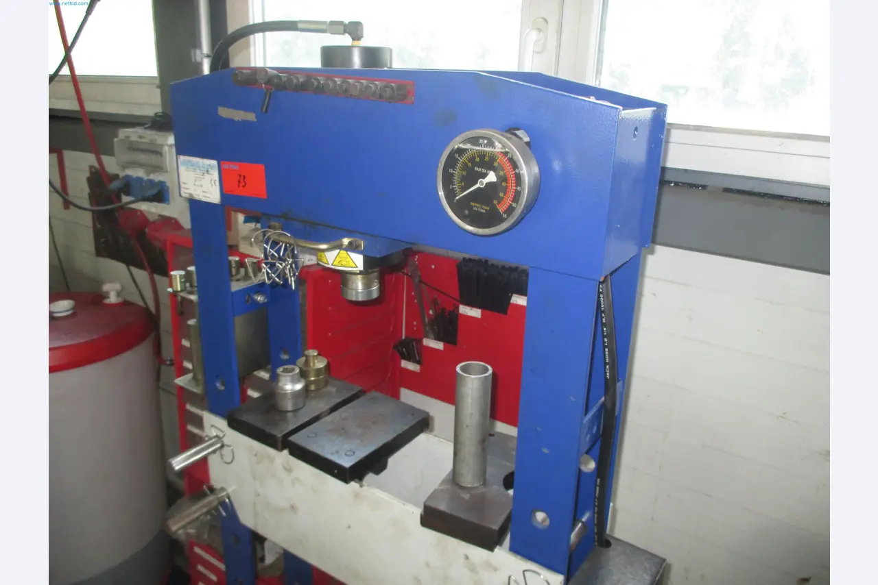 Passenger cars, electric cars, and automotive repair shop equipment at a Fiat dealership-3