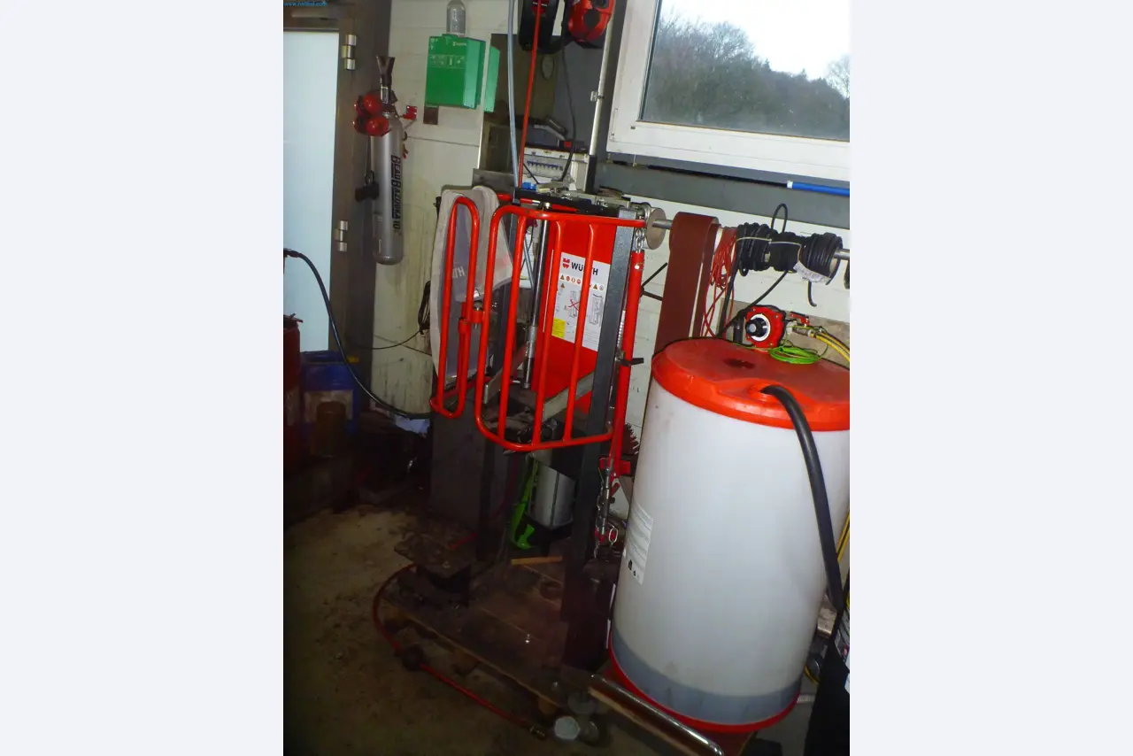 Passenger cars, electric cars, and automotive repair shop equipment at a Fiat dealership-1