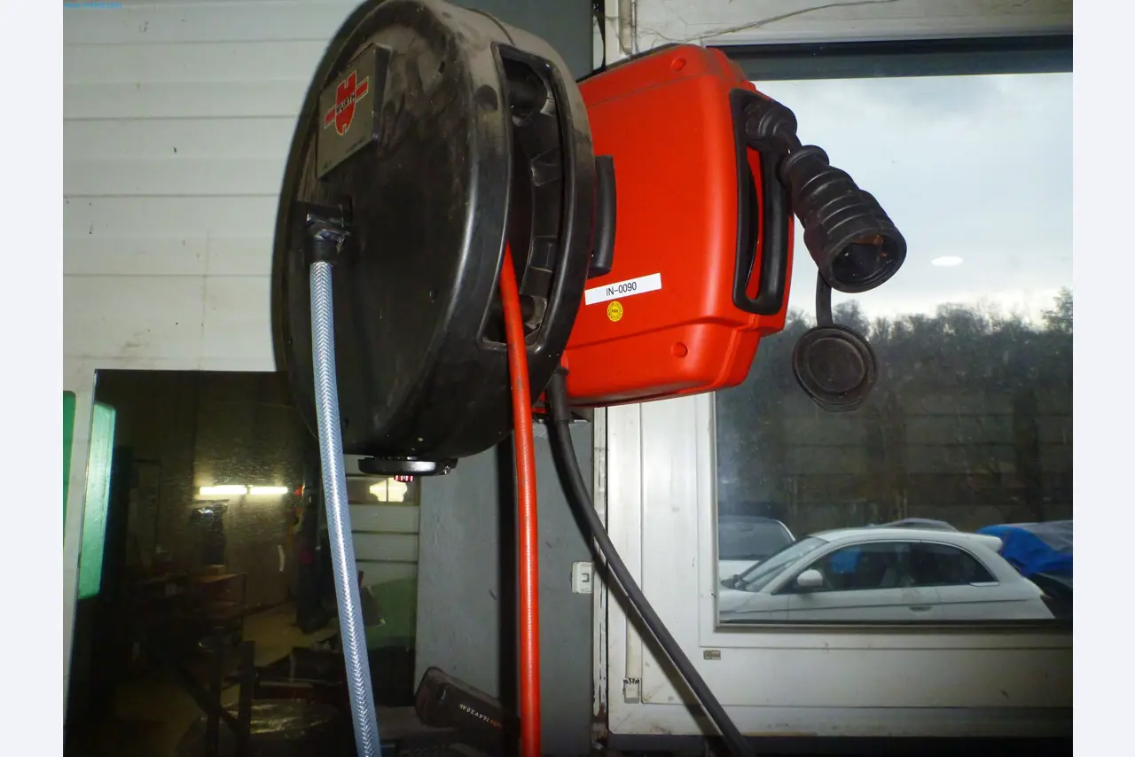 Passenger cars, electric cars, and automotive repair shop equipment at a Fiat dealership-1
