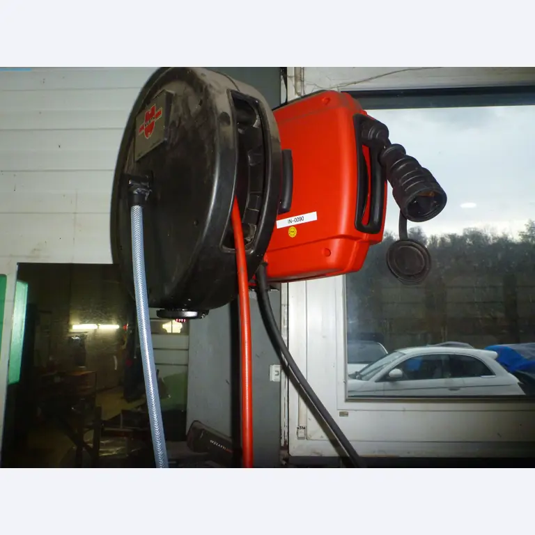 Passenger cars, electric cars, and automotive repair shop equipment at a Fiat dealership-1
