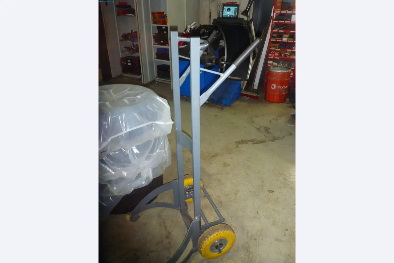 Passenger cars, electric cars, and automotive repair shop equipment at a Fiat dealership-4