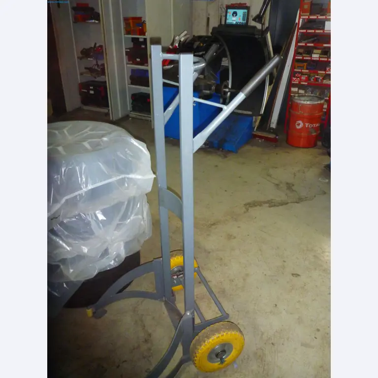 Passenger cars, electric cars, and automotive repair shop equipment at a Fiat dealership-4