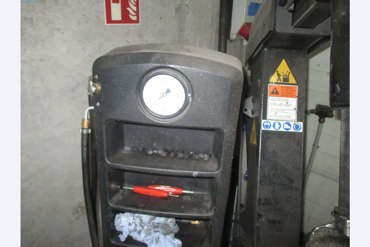 Passenger cars, electric cars, and automotive repair shop equipment at a Fiat dealership-3