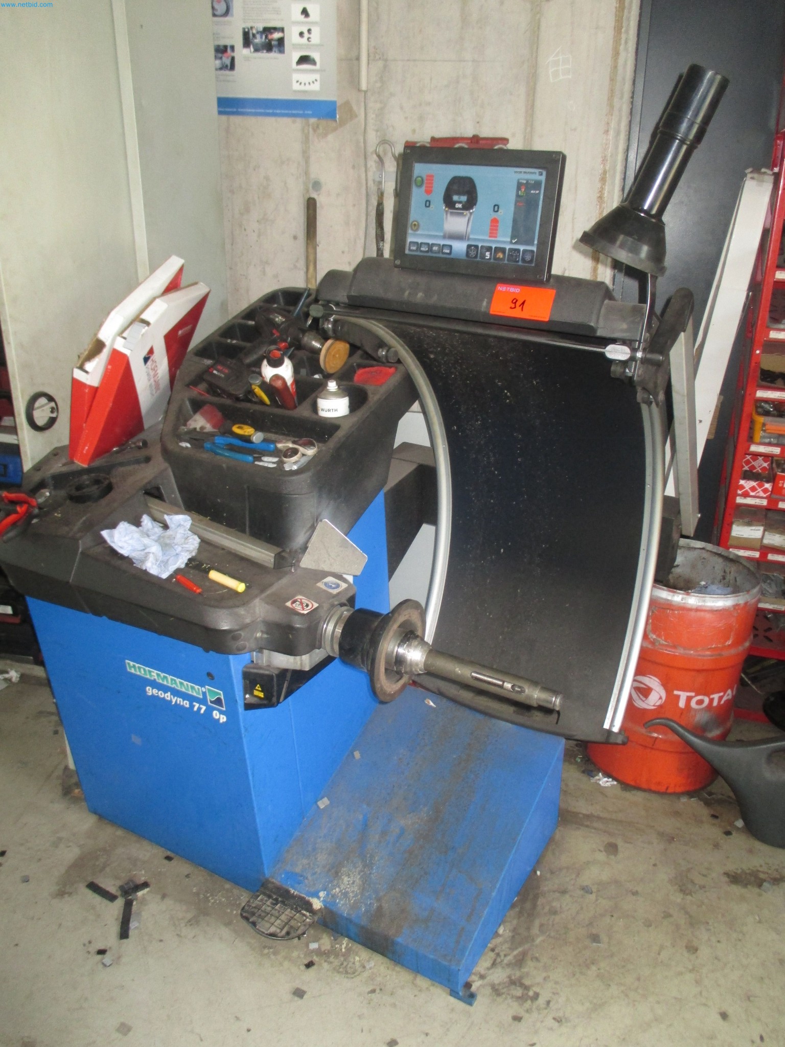 Passenger cars, electric cars, and automotive repair shop equipment at a Fiat dealership-1