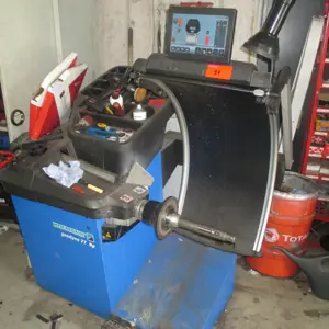 Balancing Machine Hoffmann Geodyna 77 OP
