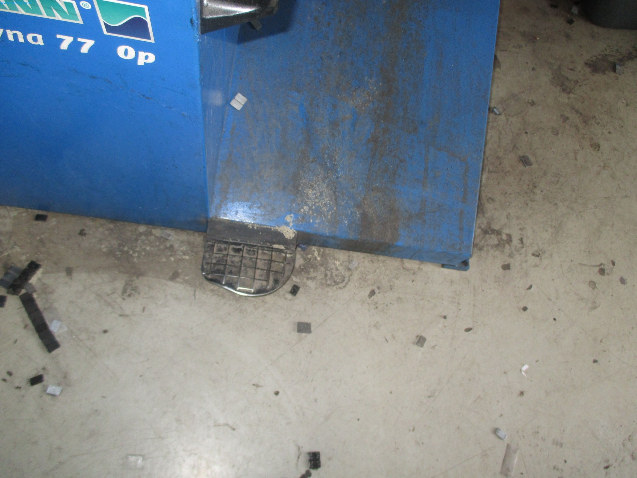 Passenger cars, electric cars, and automotive repair shop equipment at a Fiat dealership-5