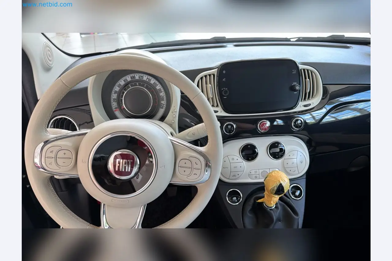 Pkws, E-Autos und Kfz-Werkstattausstattung eines Fiat-Autohauses-10