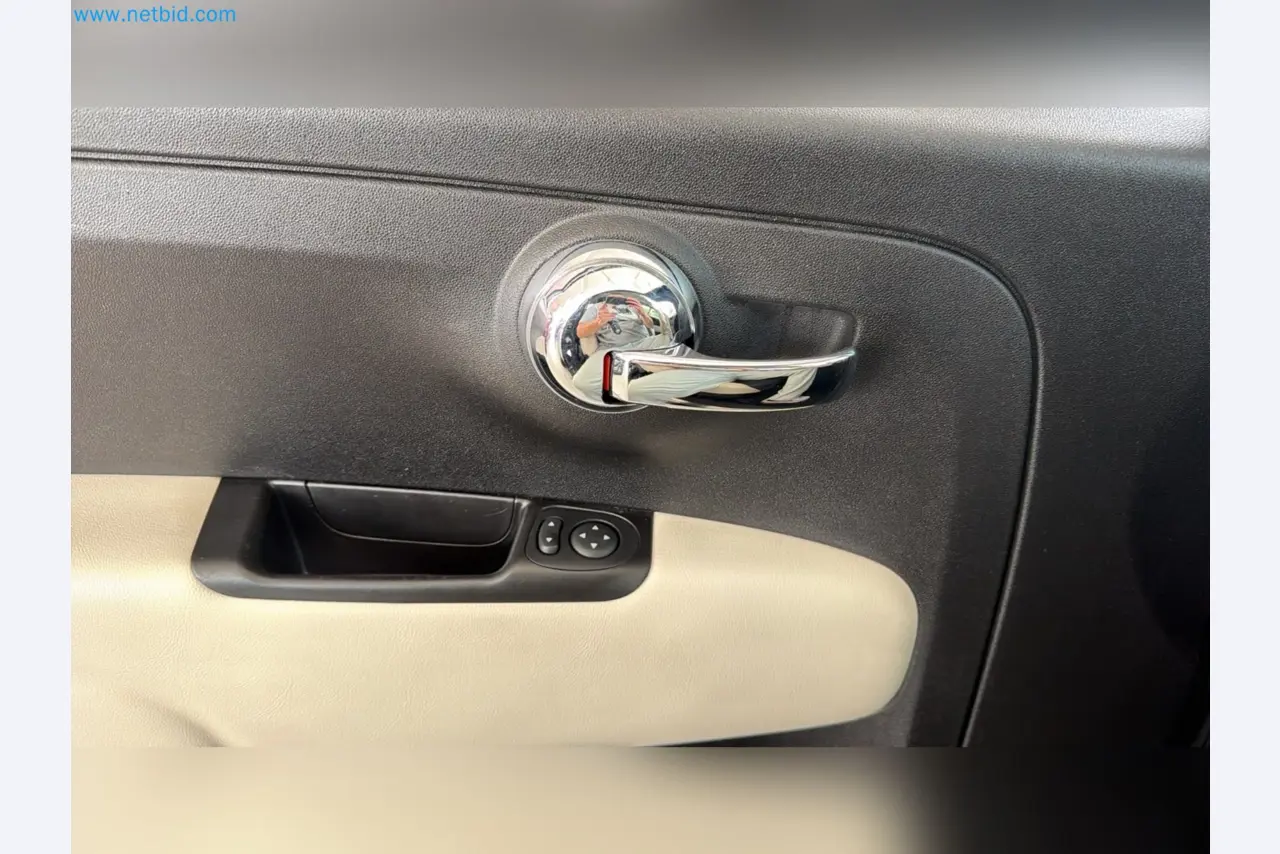 Pkws, E-Autos und Kfz-Werkstattausstattung eines Fiat-Autohauses-12