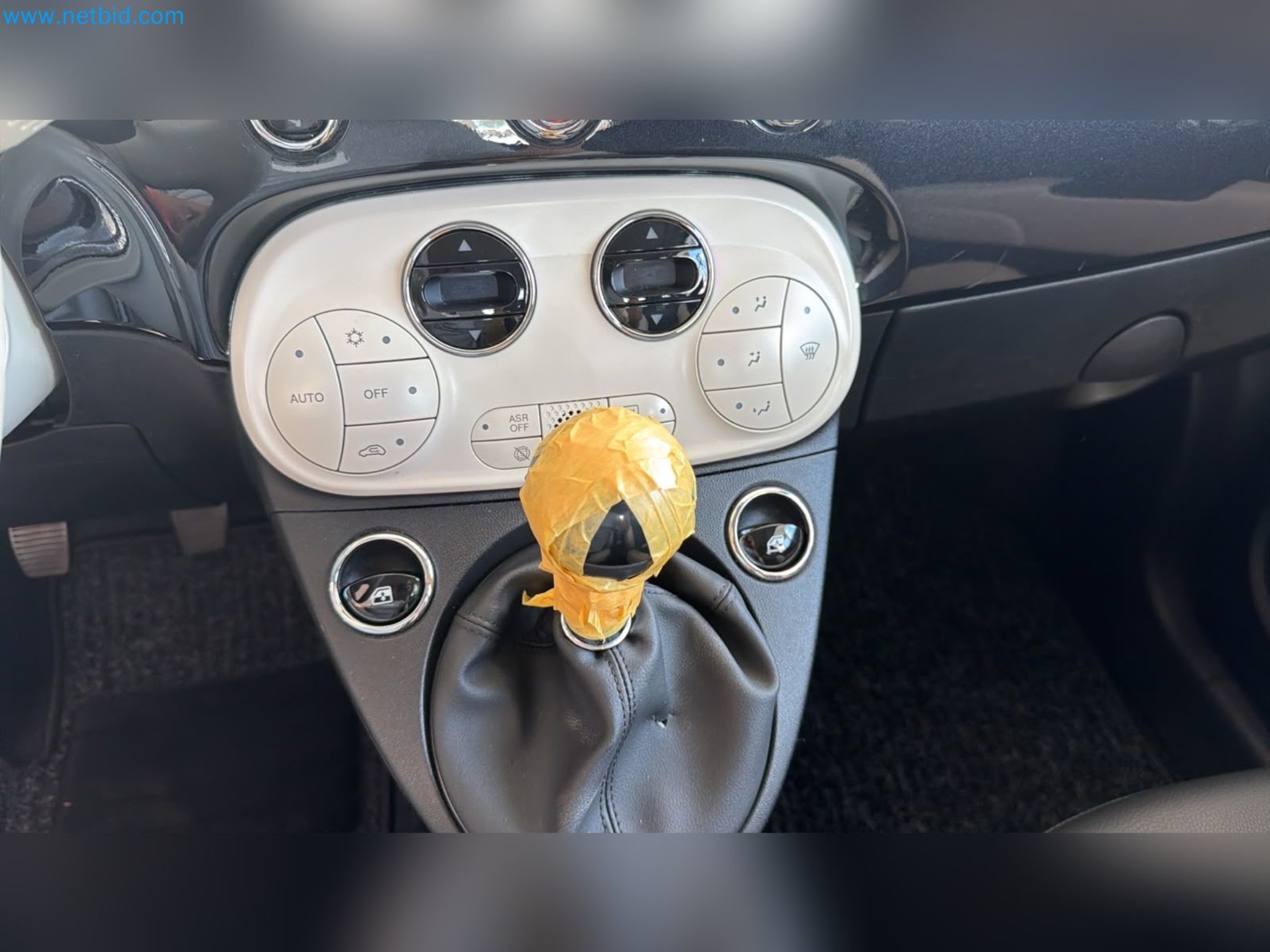 Pkws, E-Autos und Kfz-Werkstattausstattung eines Fiat-Autohauses-7