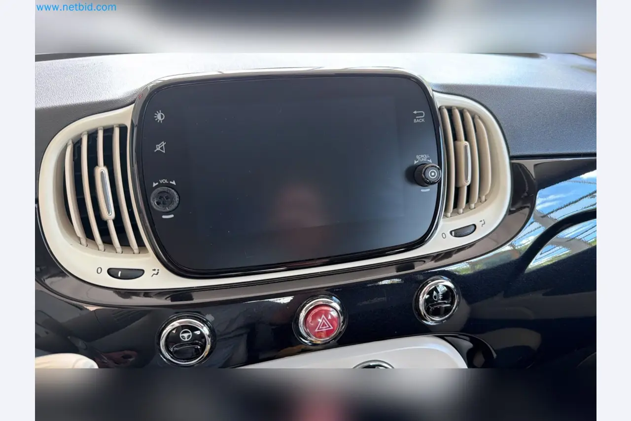 Pkws, E-Autos und Kfz-Werkstattausstattung eines Fiat-Autohauses-9