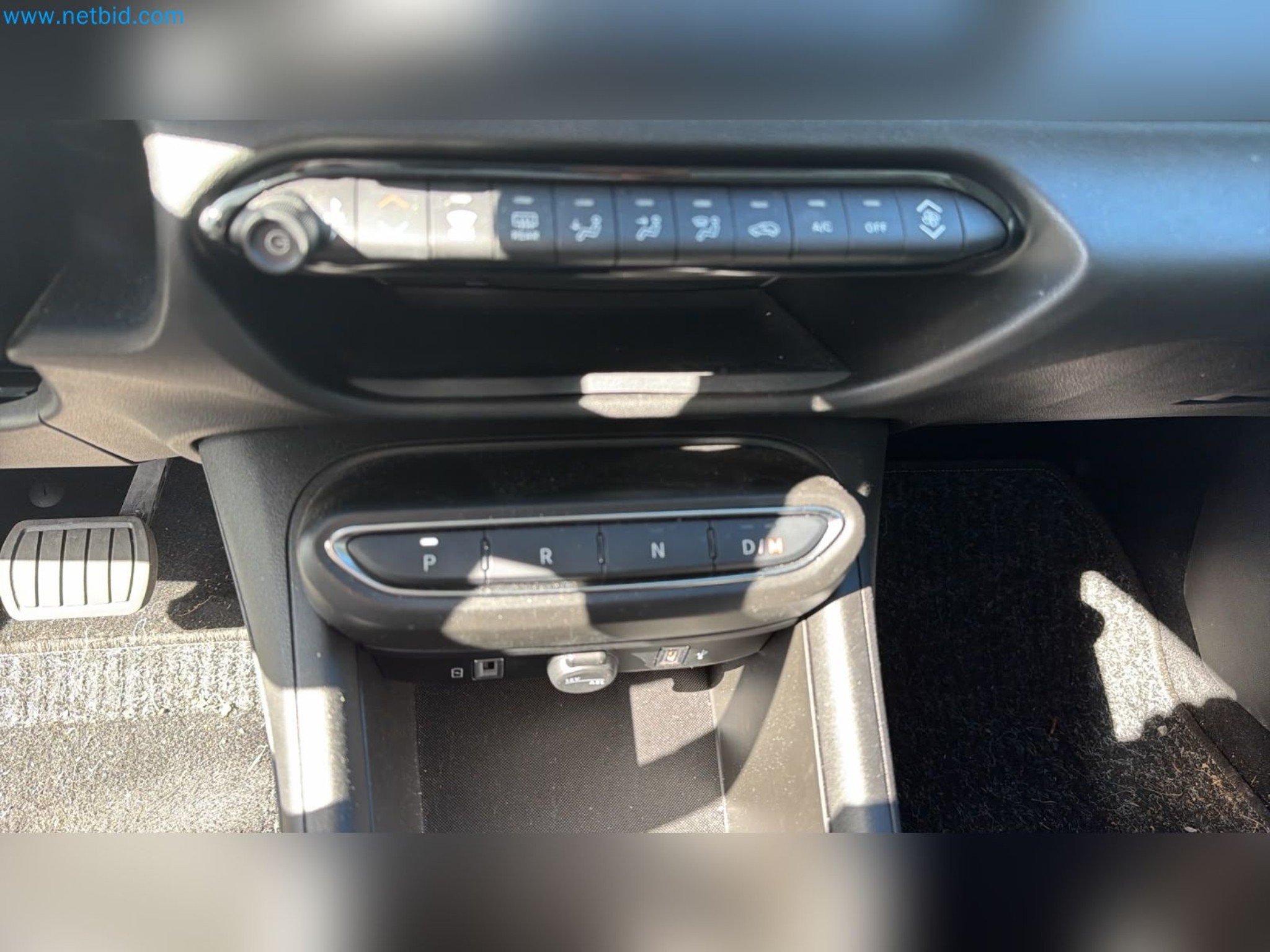 Passenger cars, electric cars, and automotive repair shop equipment at a Fiat dealership-9