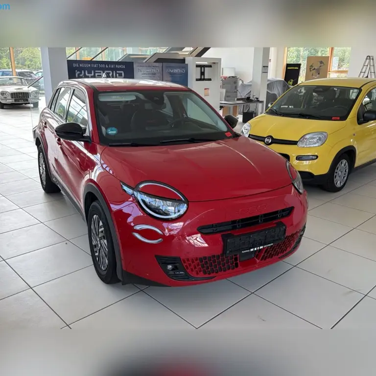 Passenger car Fiat 600e RED