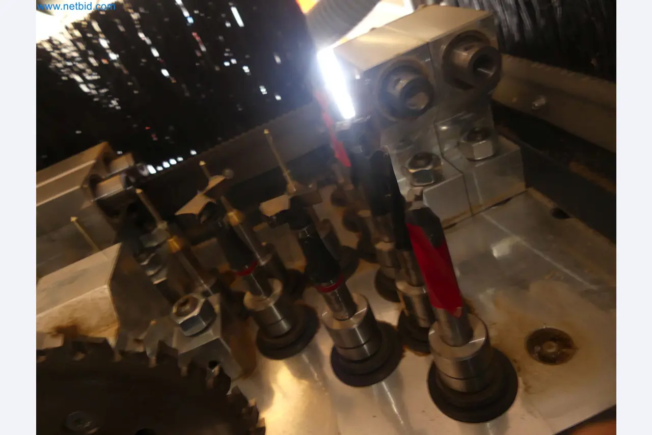 Nesting CNC machining centers FELDER FORMAT4 Profit H100 22.32 - High-performance technology for carpenters and joiners-44