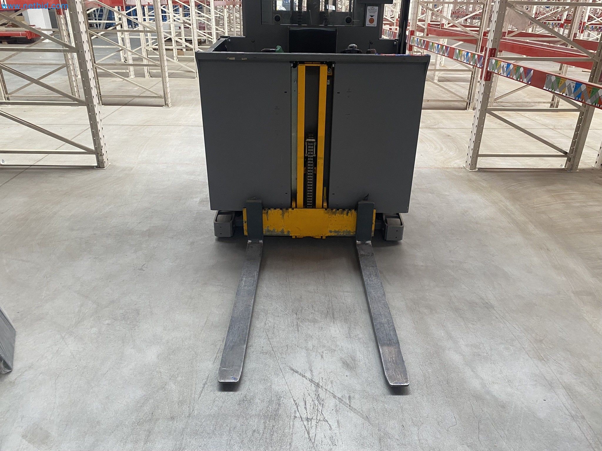The racking system and forklift trucks-2