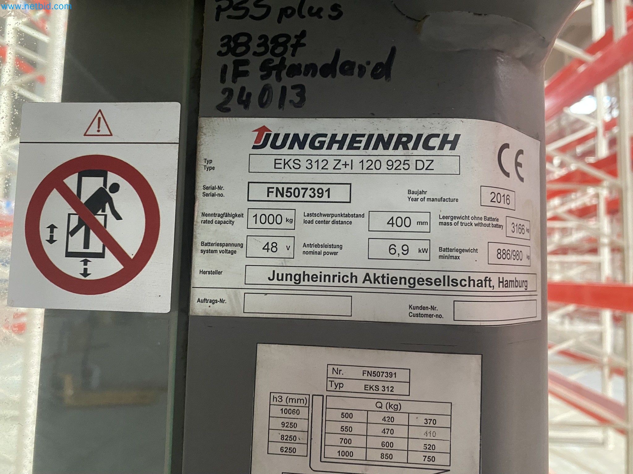 The racking system and forklift trucks-3