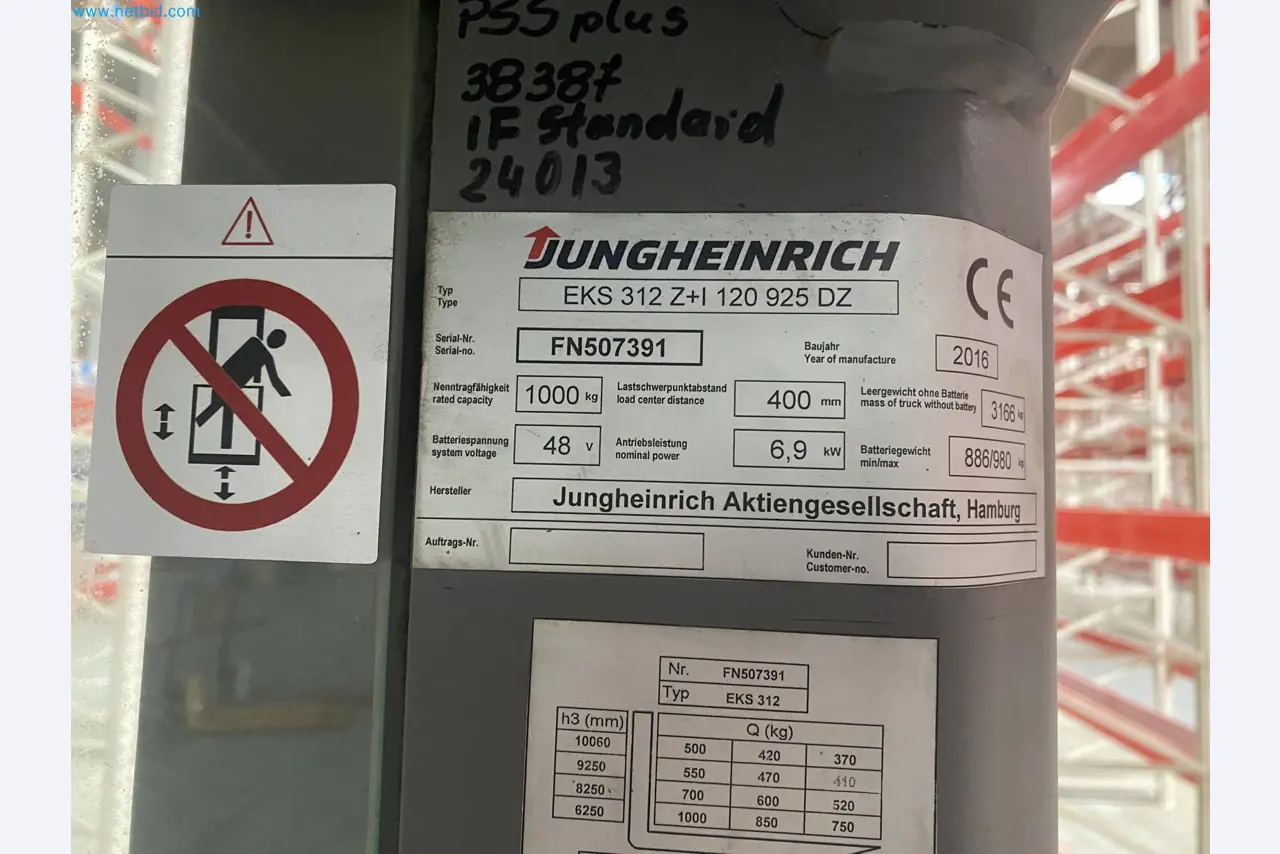 The racking system and forklift trucks-3