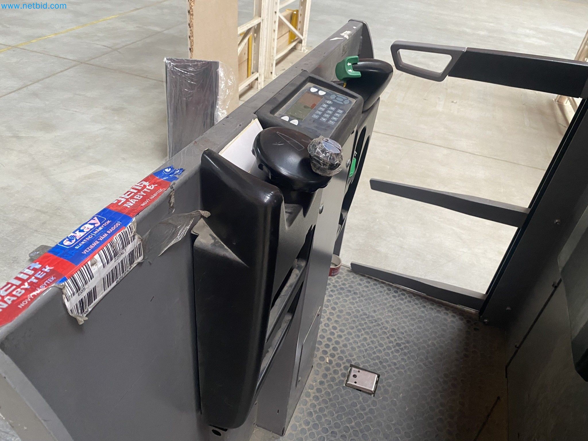 The racking system and forklift trucks-4