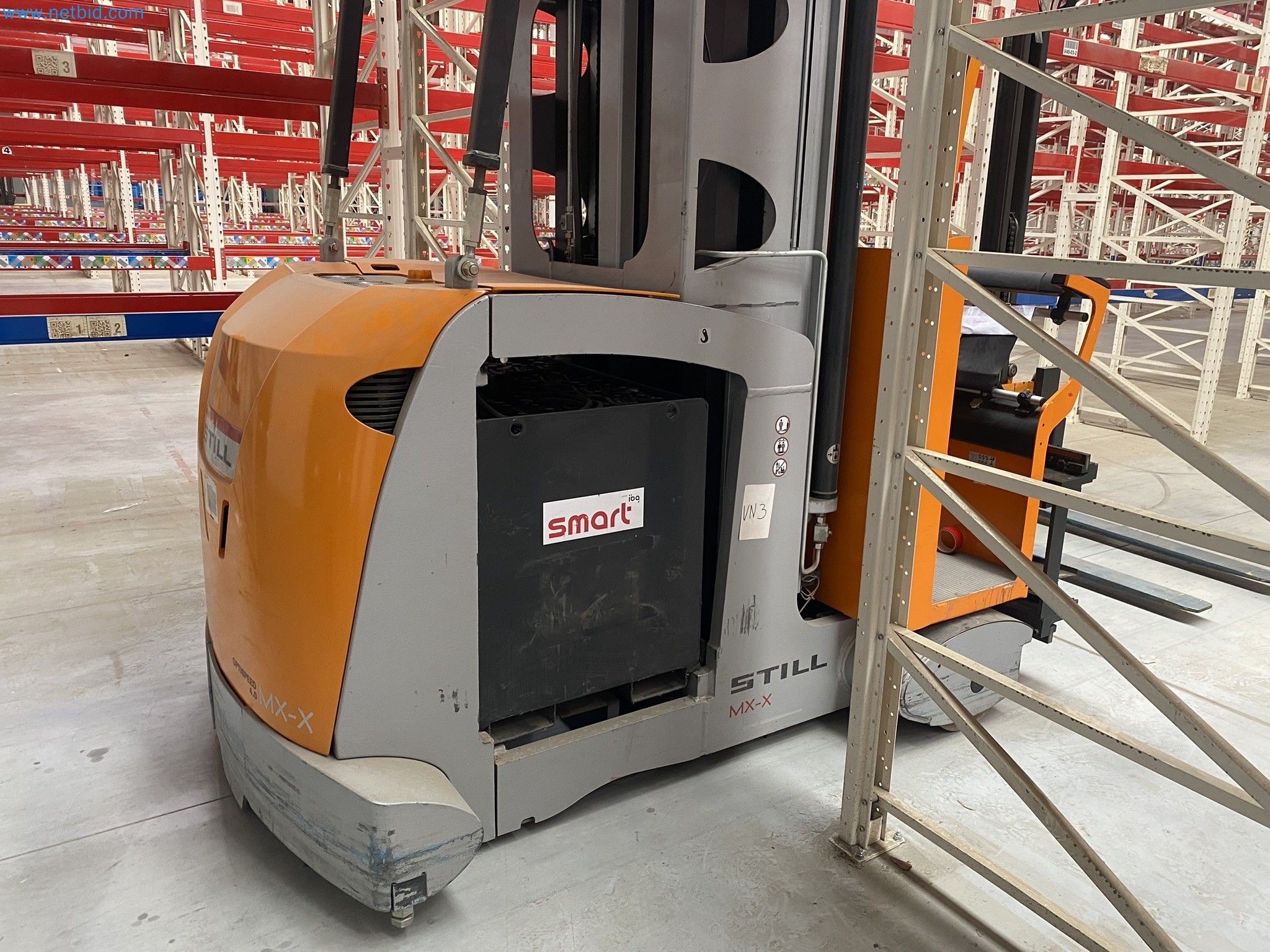 The racking system and forklift trucks-2