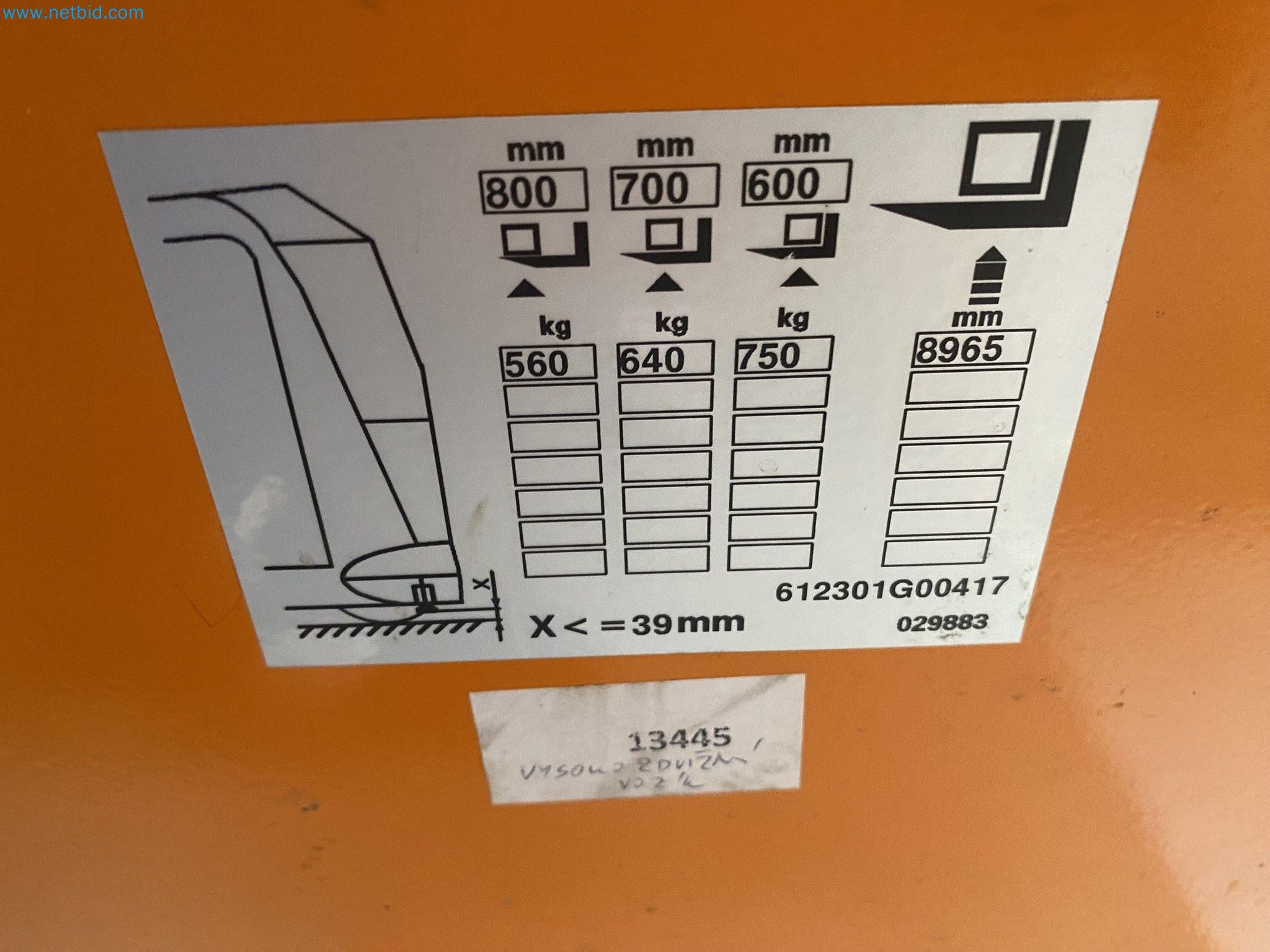 The racking system and forklift trucks-6