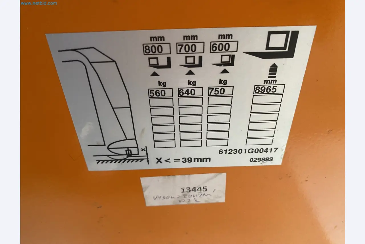 The racking system and forklift trucks-6