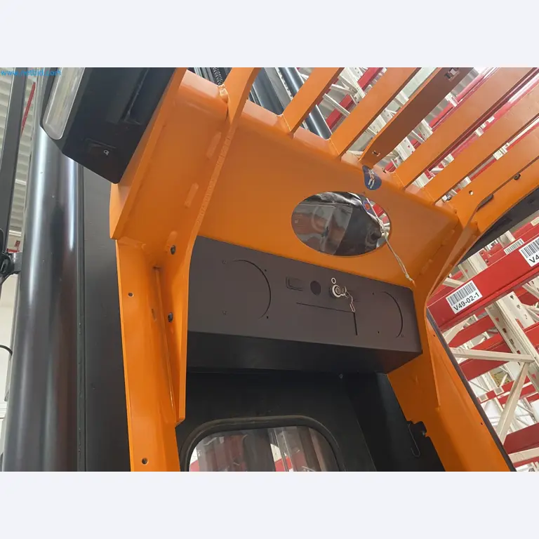 The racking system and forklift trucks-8