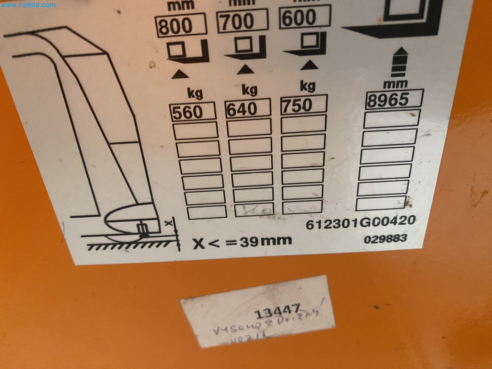 The racking system and forklift trucks-2