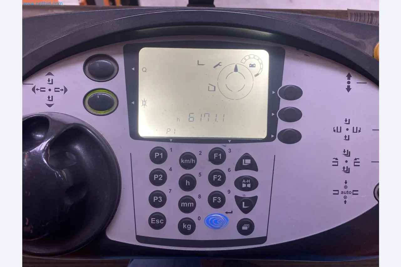 The racking system and forklift trucks-4