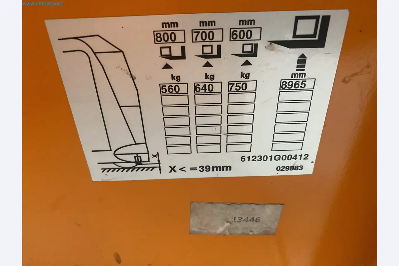 The racking system and forklift trucks-2
