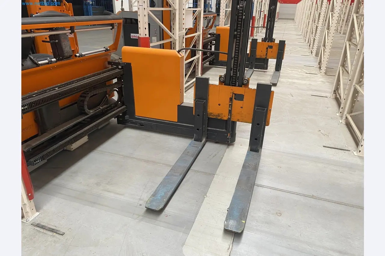 The racking system and forklift trucks-6