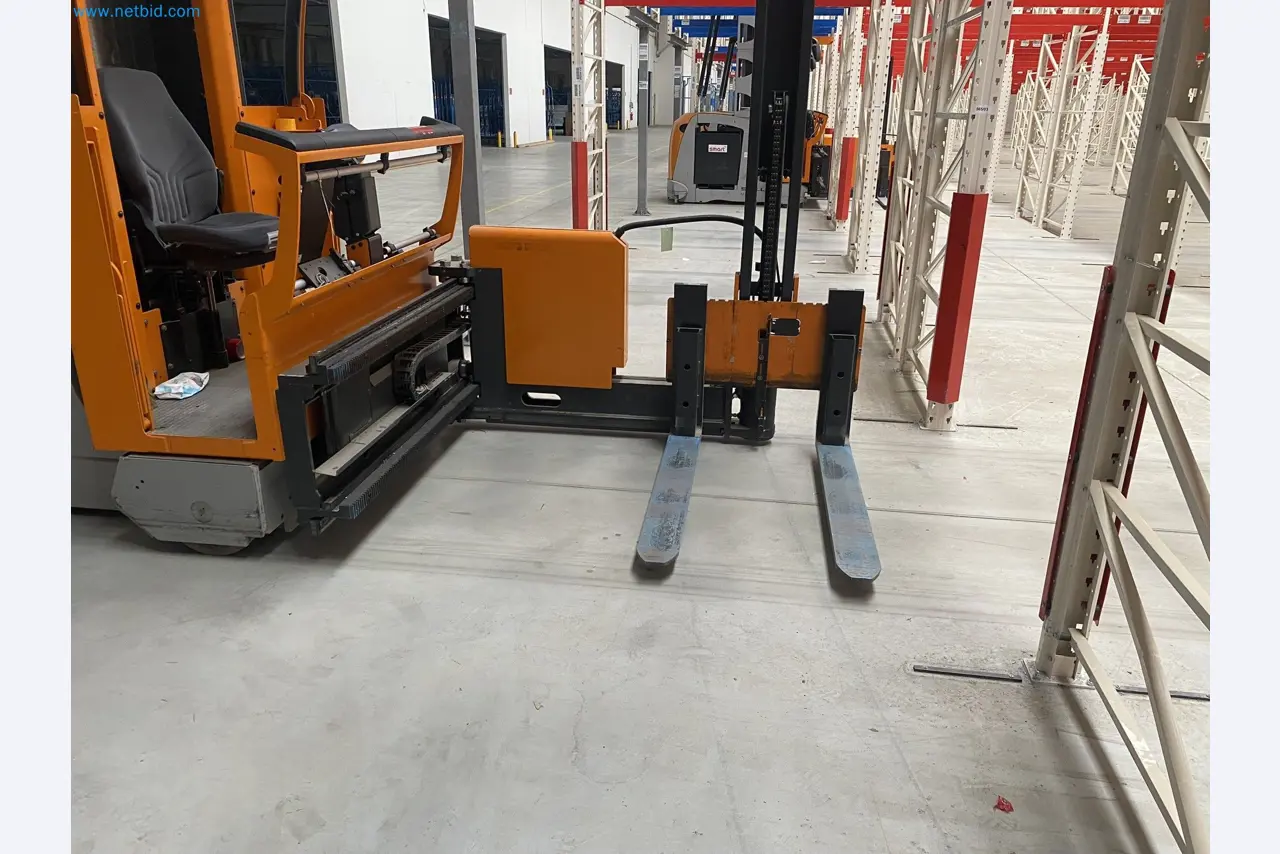 The racking system and forklift trucks-4