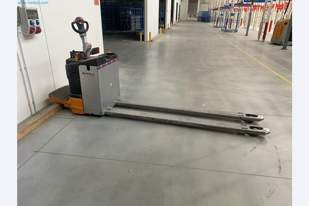 The racking system and forklift trucks-1