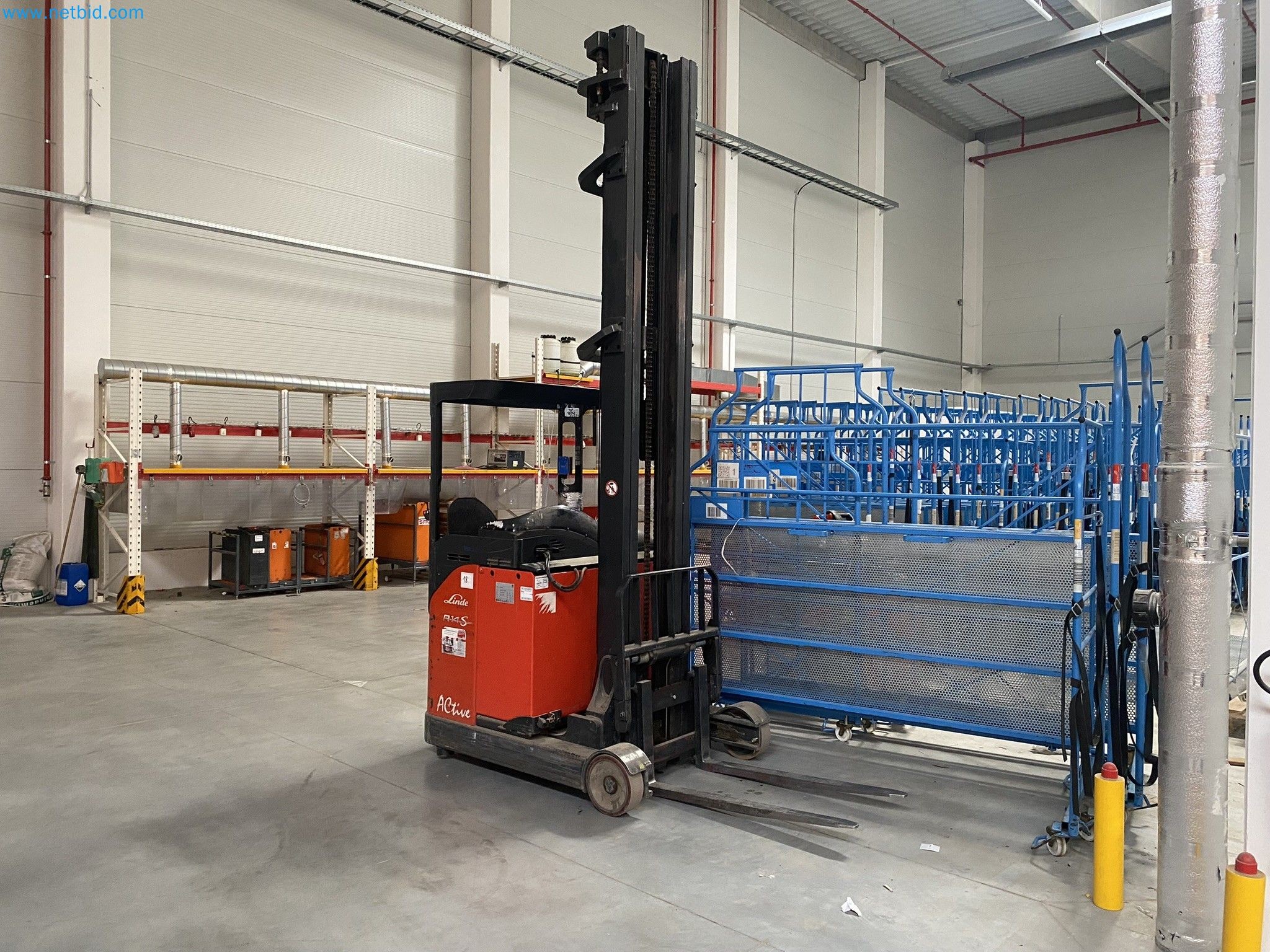 The racking system and forklift trucks-1